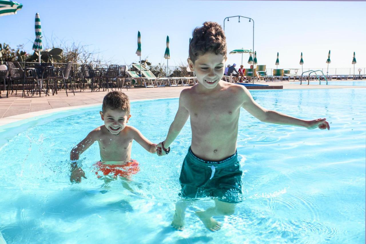 Suvaki Resort Madonna Delle Grazie ภายนอก รูปภาพ